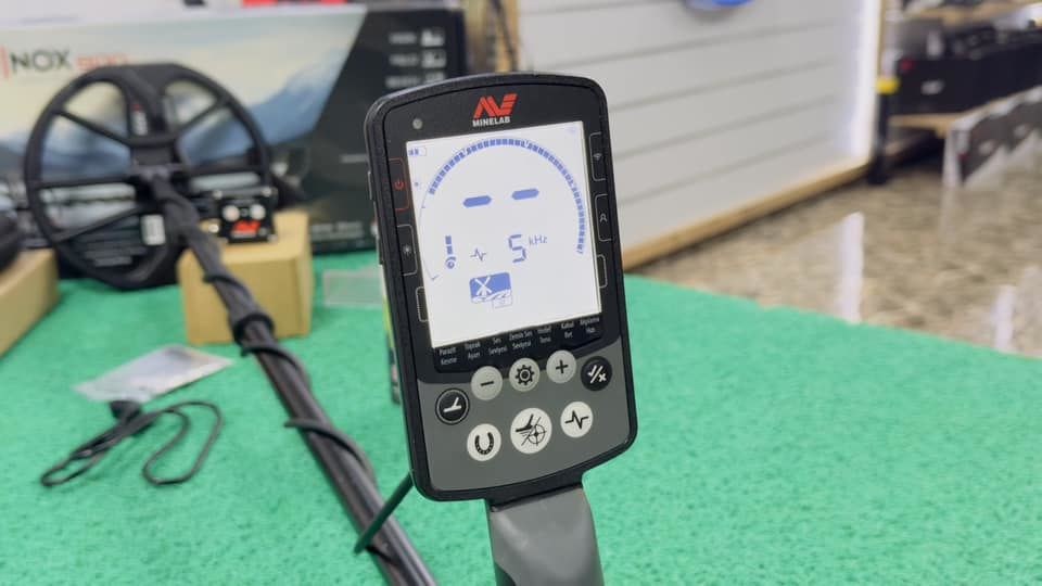 Minelab Equinox 800 Dedektör